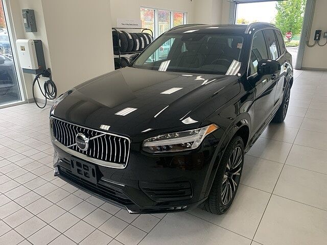2022 Volvo XC90 T6 Momentum 7-Passenger