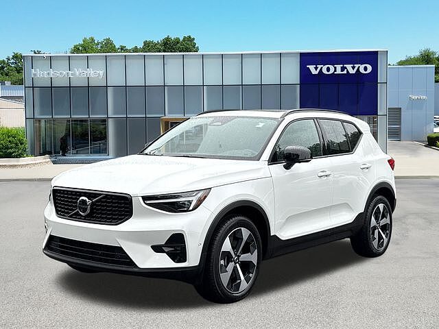 2026 Volvo XC40 B5 Plus