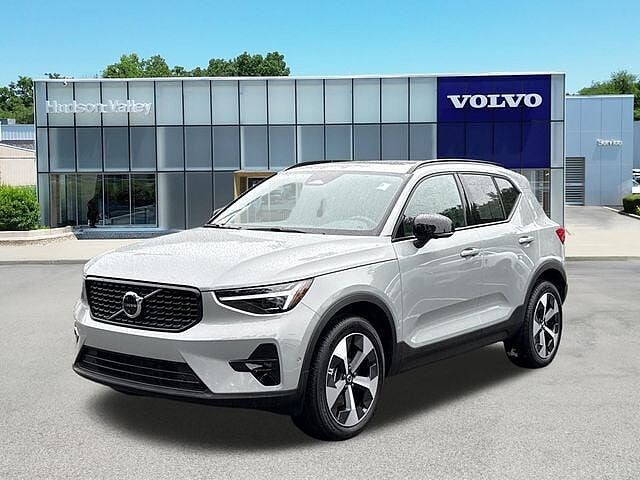 2026 Volvo XC40 B5 Plus