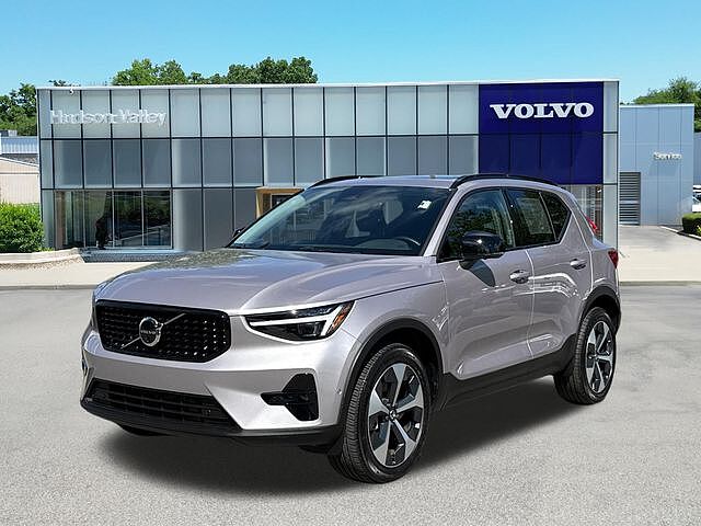 2026 Volvo XC40 B5 Plus