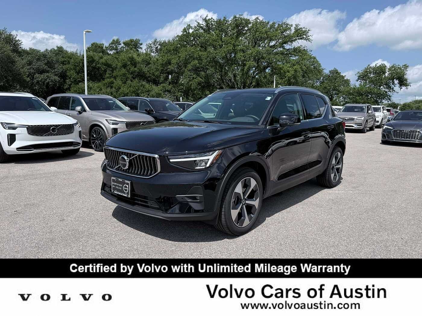 2025 Volvo XC40 B5 Plus Bright Theme