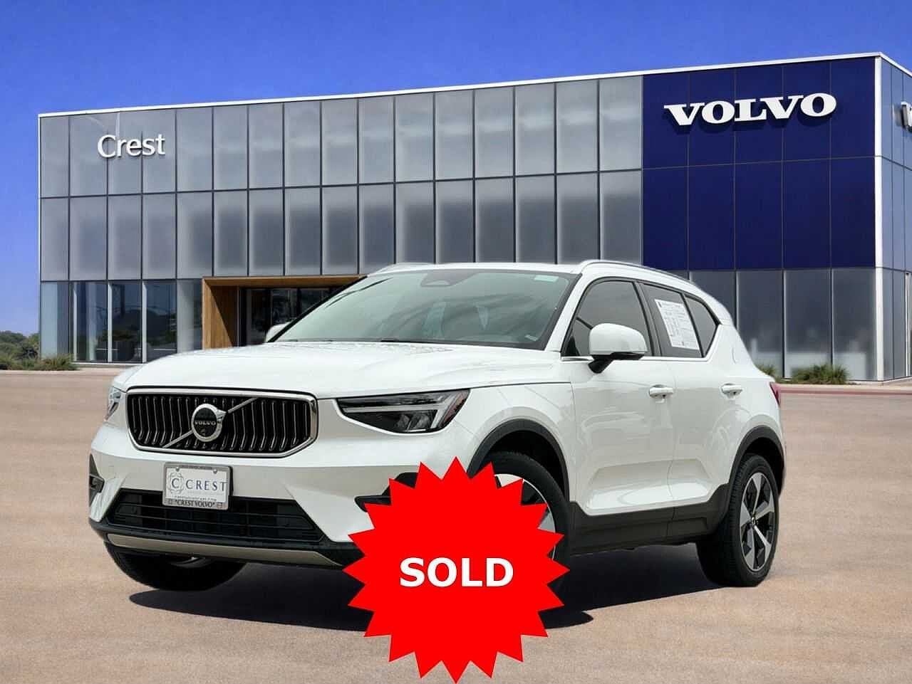 2025 Volvo XC40 B5 Plus Bright Theme
