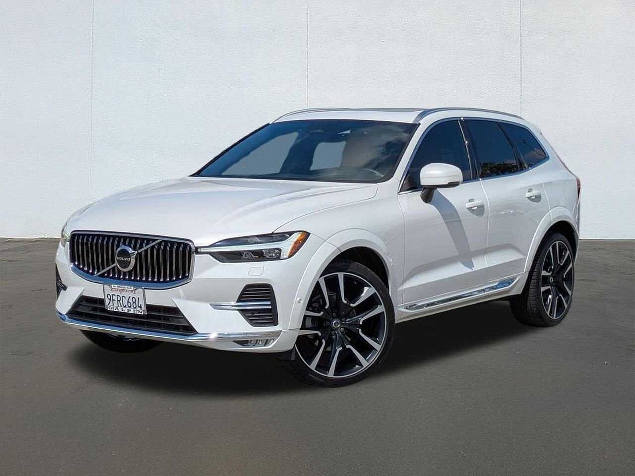 2023 Volvo XC60 B5 Ultimate Bright Theme