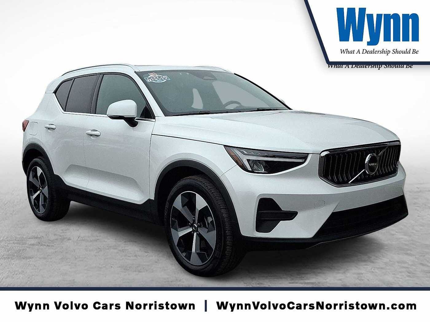 2025 Volvo XC40 B5 Core Bright Theme