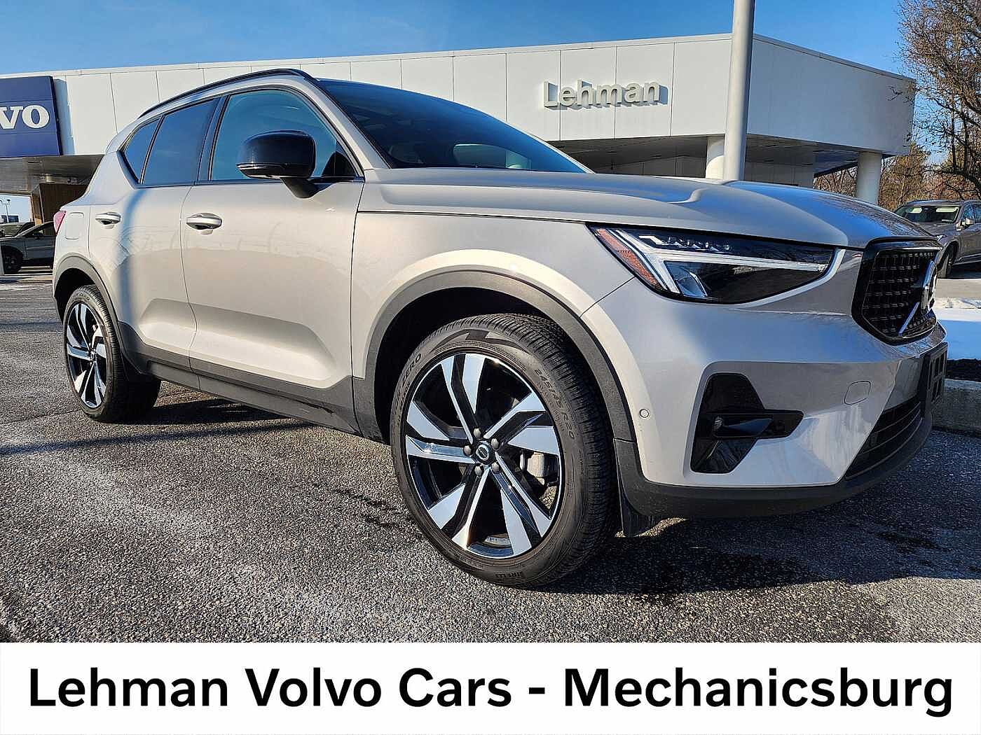 2024 Volvo XC40 B5 Plus Dark Theme