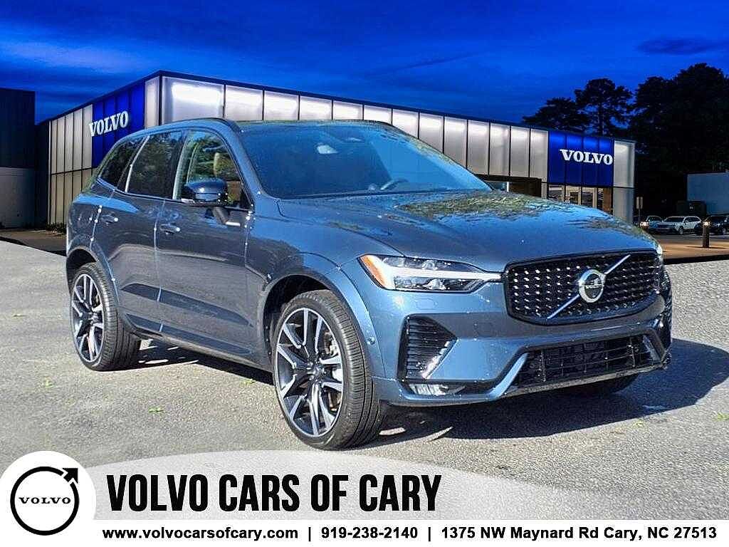 2025 Volvo XC60 B5 Ultra Dark Theme