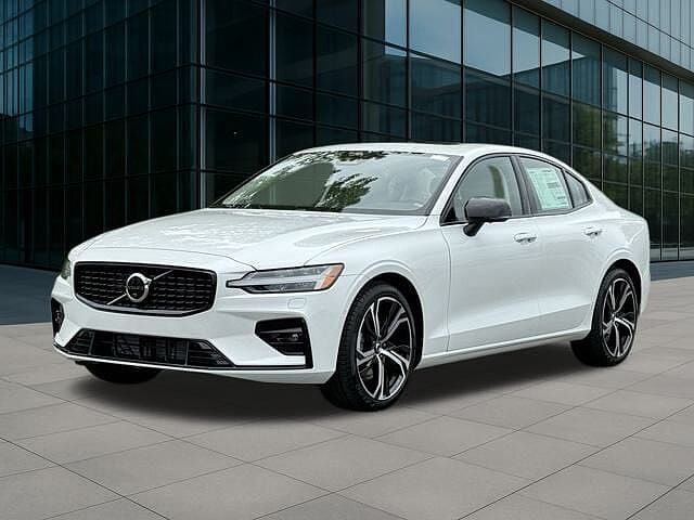 2024 Volvo S60 B5 Plus Dark Theme