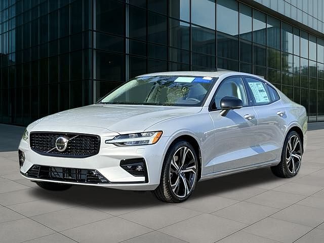 2024 Volvo S60 B5 Plus Dark Theme