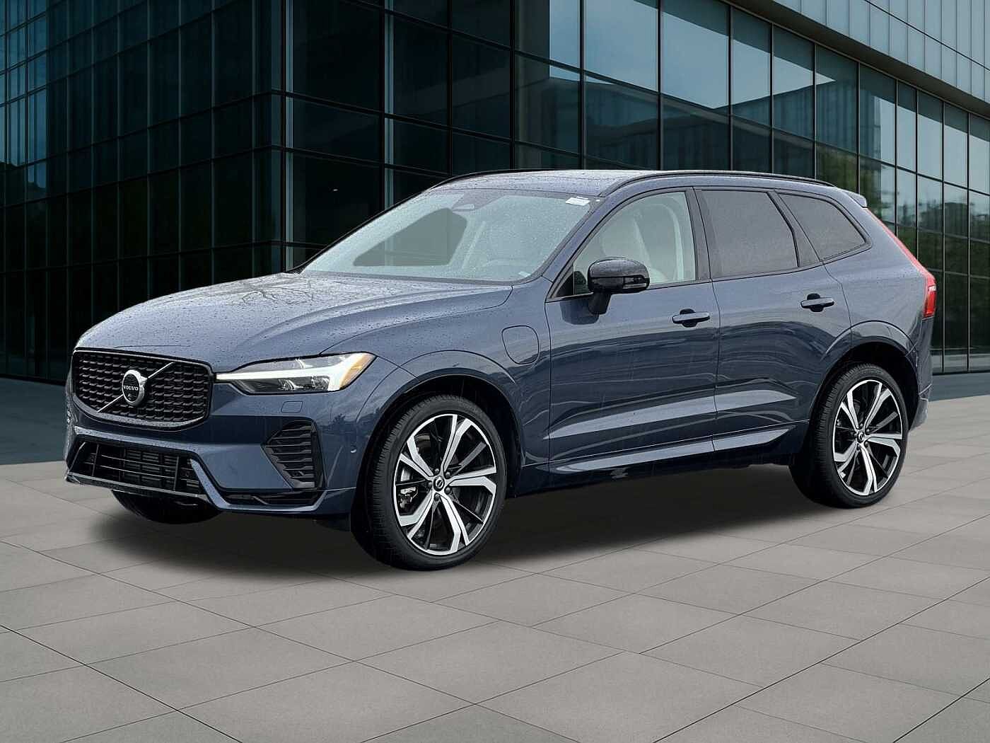 2025 Volvo XC60 T8 Ultra Dark Theme