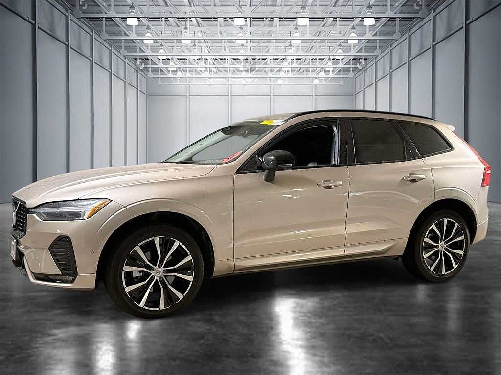 2024 Volvo XC60 B5 Plus Dark Theme