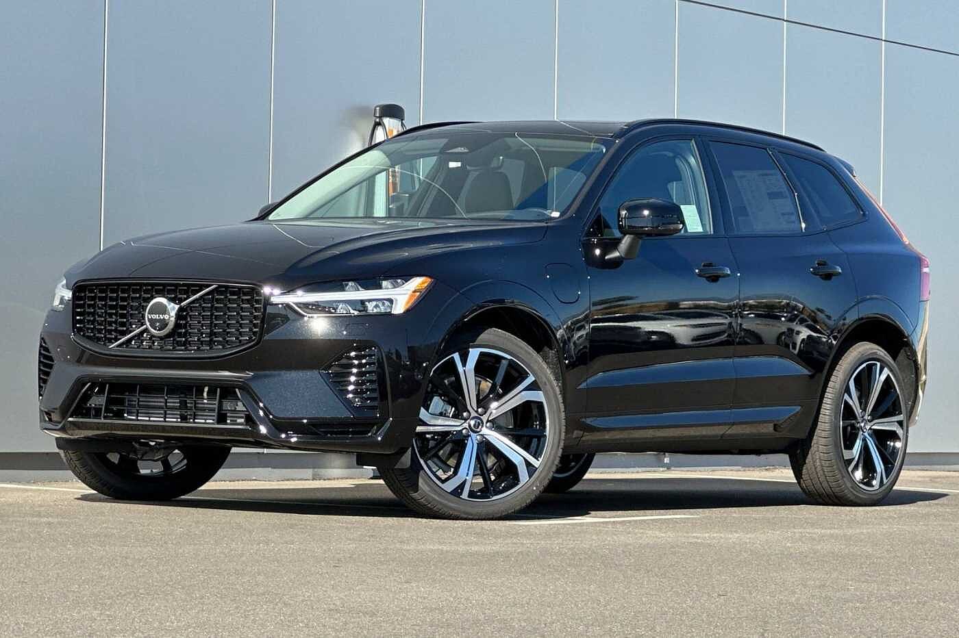 2025 Volvo XC60 T8 Ultra Dark Theme
